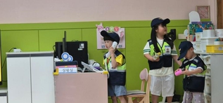 (용동초 병설유) “신고 접수! 구조 출동!” 해양경찰 놀이를 했어요 사진